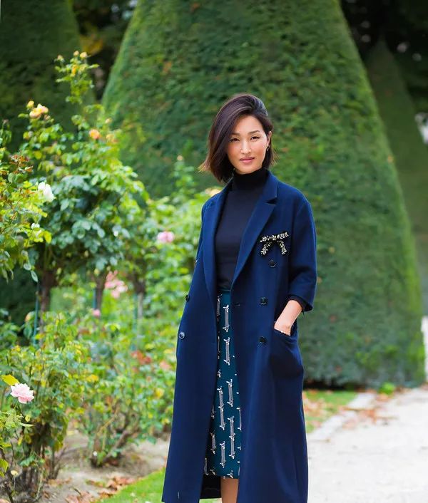 秋冬大衣+內(nèi)搭毛衣，投資款式不如投資色彩